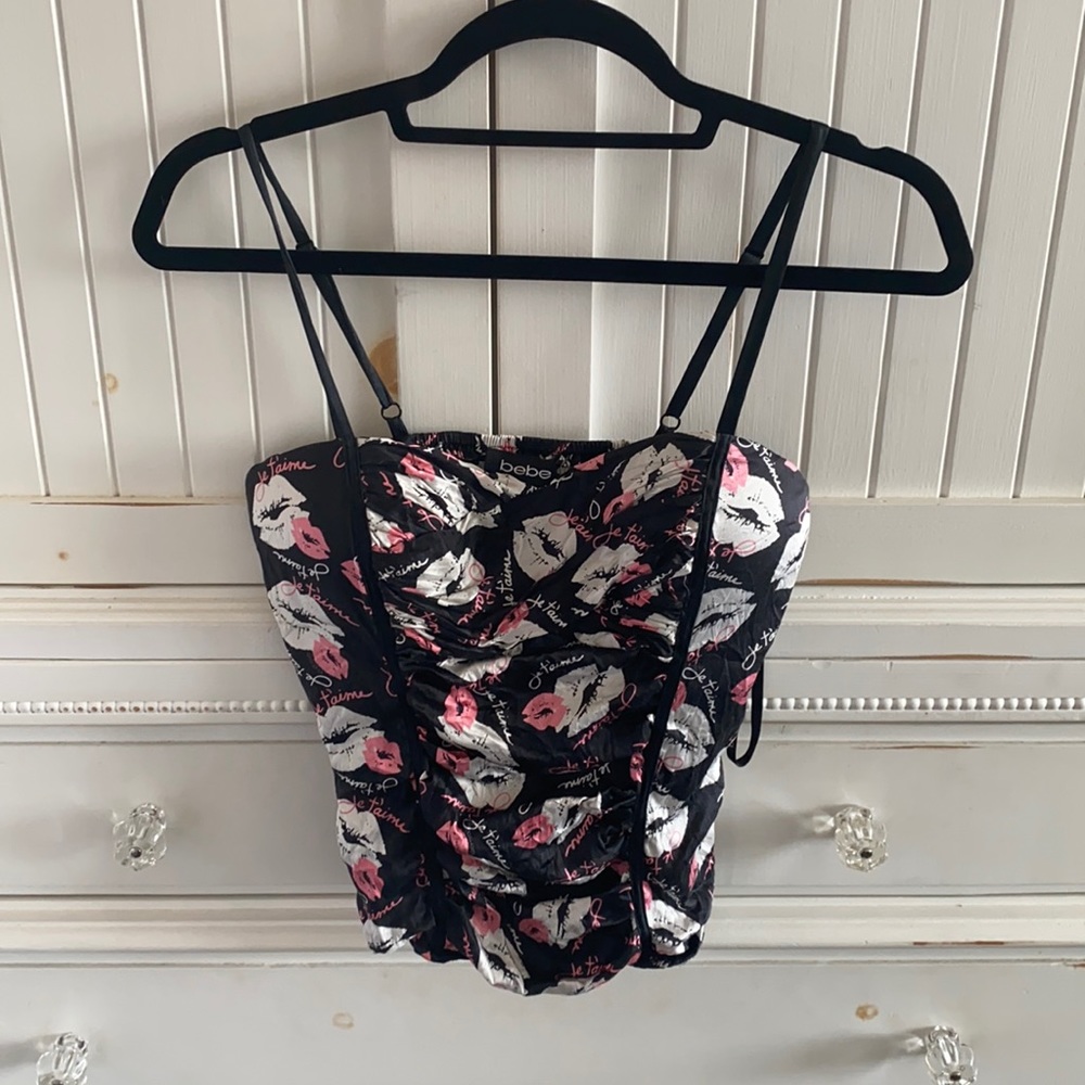Black fitted tank top with kisses!💋BEBE